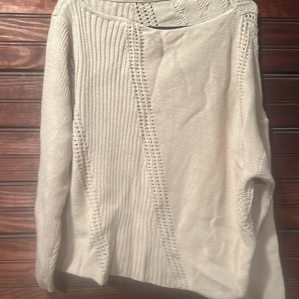 Last One Women’s gorgeous Sweater - Picture 4 of 4